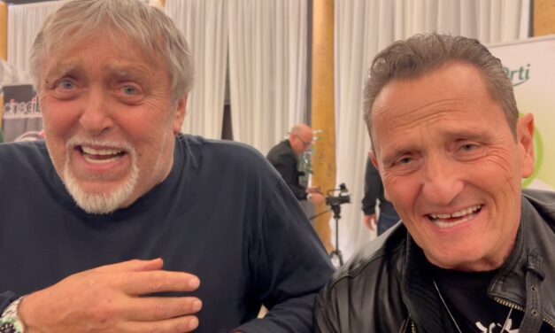 Enzo Salvi e Mattioli sui cinepanettoni: “La critica ci andava contro contandoci le parolacce, ma quei film hanno fatto la storia”