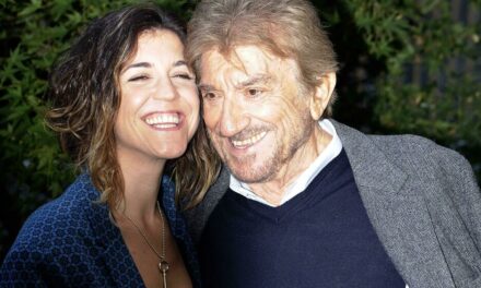 Gigi Proietti, la figlia Carlotta: “Prima di ogni spettacolo papà si chiedeva sempre se sarebbe arrivato qualcuno. Non dava mai nulla per scontato”