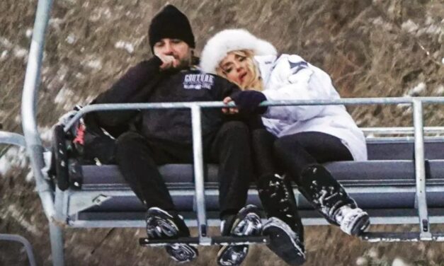 Valeria Marini innamorata di Eddy Siniscalchi: “L’età è solo un numero. Lui mi chiama ‘vita mia’, facciamo l’amore dalla mattina alla sera”