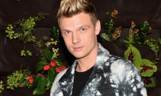 Backstreet Boys, Nick Carter accusato di violenza da una fan autistica: “Mi ha insultata e malmenata”