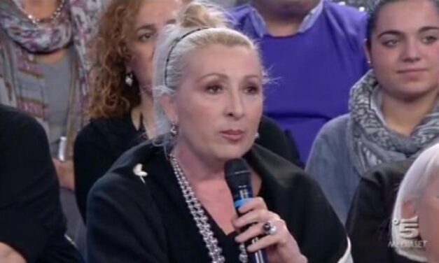 Morta Paola D’Andrea, volto storico ed opinionista di “Uomini e donne”