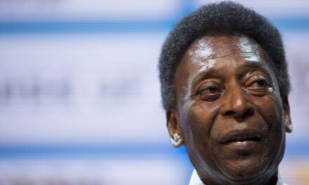 Pelé, peggiorano le sue condizioni di salute: “Disfunzione renale e cardiaca, non riesce più a parlare”