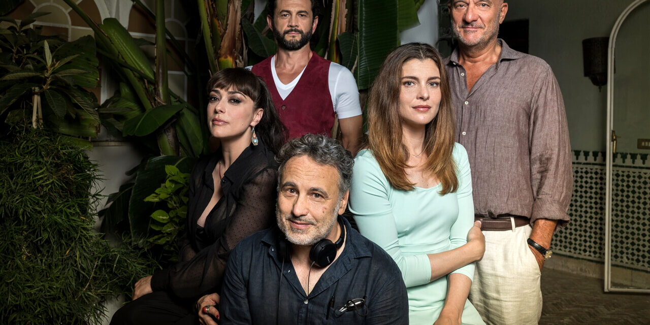 Vicini di casa – Da oggi al cinema il film con Claudio Bisio, Vittoria Puccini, Valentina Lodovini e Vinicio Marchioni