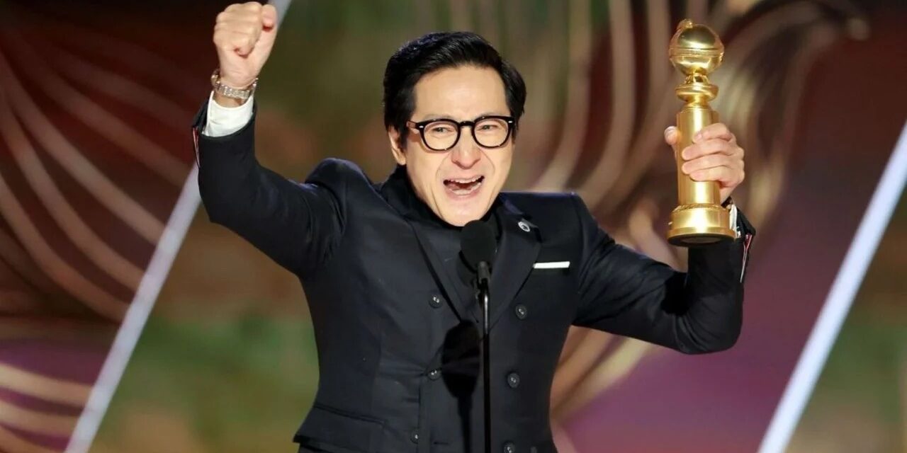 Golden Globe 2023, Ke Huy Quan vince e ringrazia Steven Spielberg: “Grazie per avermi dato un’opportunità da bambino”