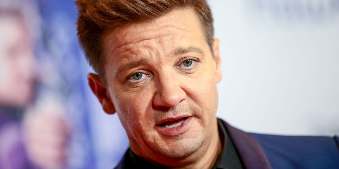Jeremy Renner, aggiornamento dopo l’incidente: ha perso molto sangue a causa dello spazzaneve
