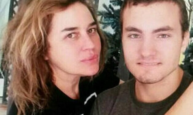 Lory Del Santo, il dolore per il suicidio del figlio Loren: “Soffriva di anedonia, una malattia che gli impediva di provare emozioni”