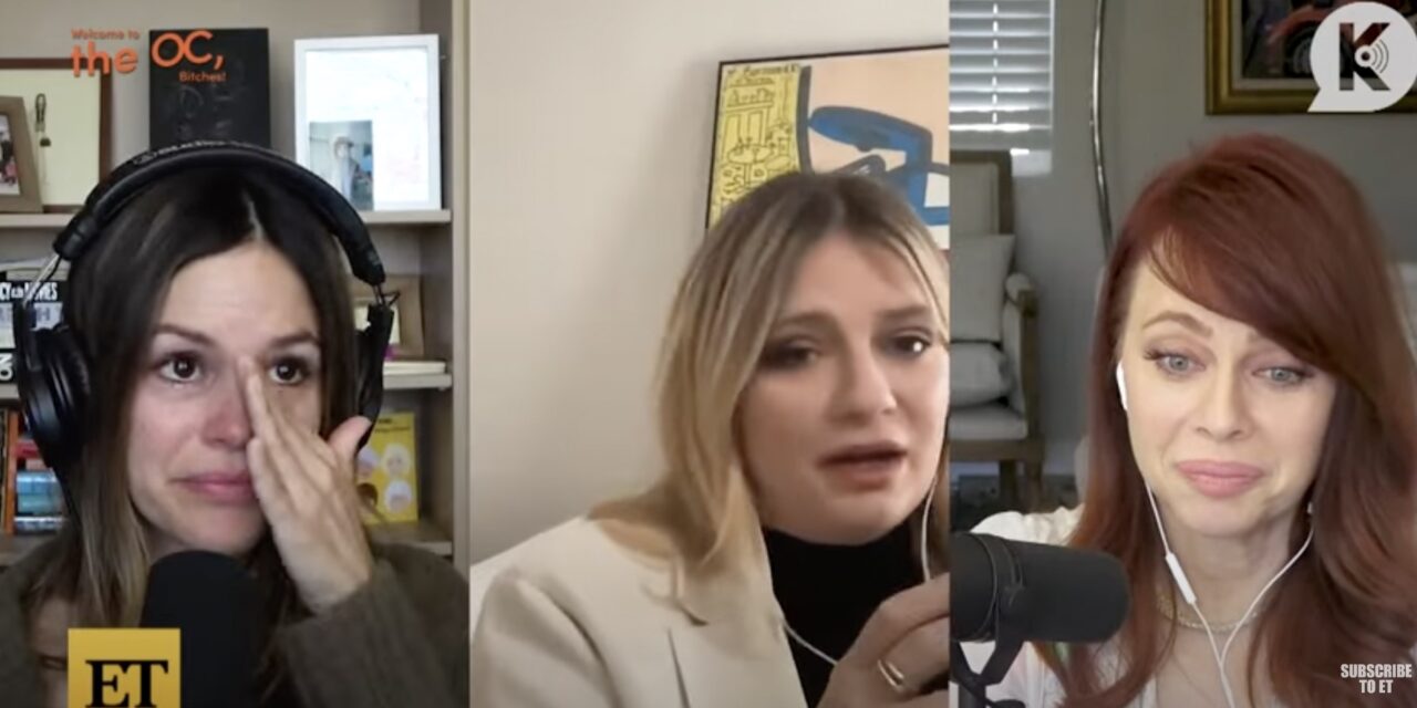 The OC: Mischa Barton, Rachel Wilson e Melinda Clarke in lacrime nel rivedere la scena della morte di Marissa