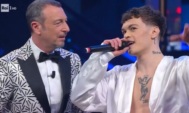 Sanremo 2023: Blanco devasta il palco e viene fischiato