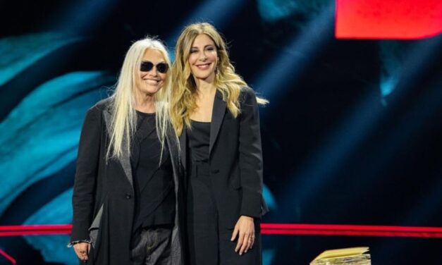 Anna Oxa: “La classifica di Sanremo? La gente è fuori da quella sala stampa. Il voto non esiste. Se lei sente la parola voto, non è un numero”