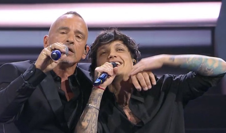 Eros Ramazzotti: “Dimentico di raro le parole ma a Sanremo è successo. Le canzoni? Decide il pubblico, ma da tempo non c’è la sostanza del passato”