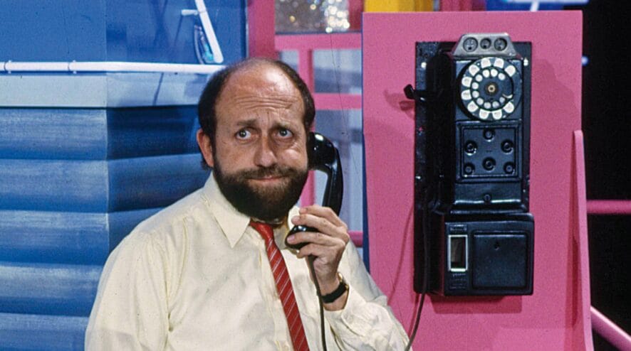 Drive In, Enzo Beruschi: “Greggio e D’Angelo una volta mi lasciarono appeso per aria per venti minuti. Ero l’unico a non tampinare le ragazze del programma”