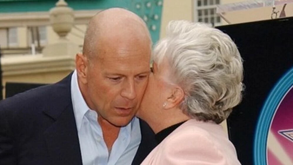 Bruce Willis, peggiorano le sue condizioni: movimenti molto rallentati, non riconosce più la madre