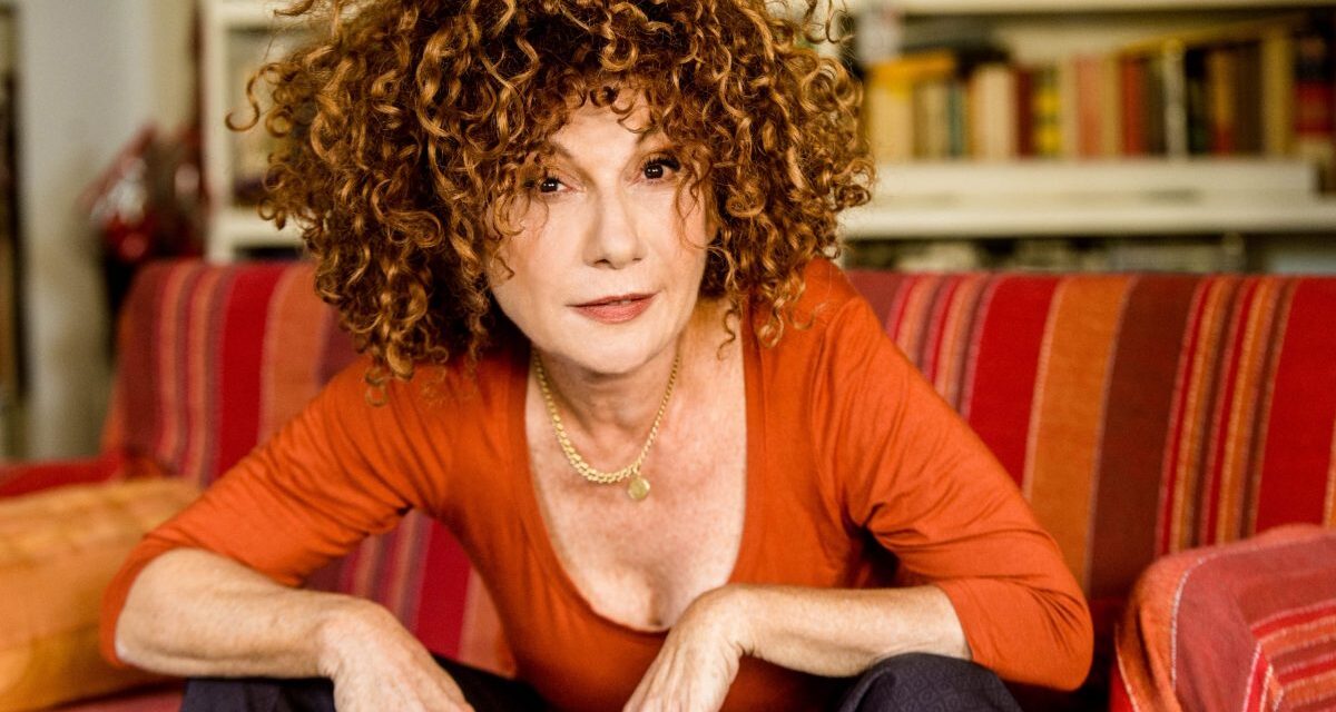 Cinzia Leone: “Edwige Fenech fu entusiasta dell’imitazione che feci di lei. Una volta mi mise a condurre Domenica In al posto suo”