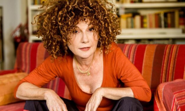 Cinzia Leone: “Edwige Fenech fu entusiasta dell’imitazione che feci di lei. Una volta mi mise a condurre Domenica In al posto suo”