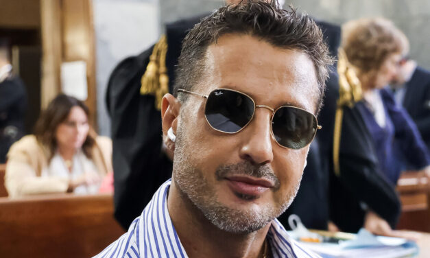 Fabrizio Corona, la mamma: “Mio figlio ha crisi da pazzo, è malato, per questo è aggressivo”