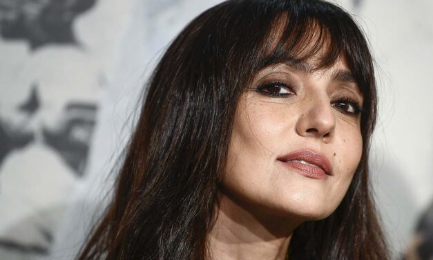 Ambra Angiolini: “Per anni sono stata bulimica, la malattia me la sono portata addosso per tanto tempo. Mia madre mi fece trovare un post-it giallo in bagno, dove andavo a vomitare“