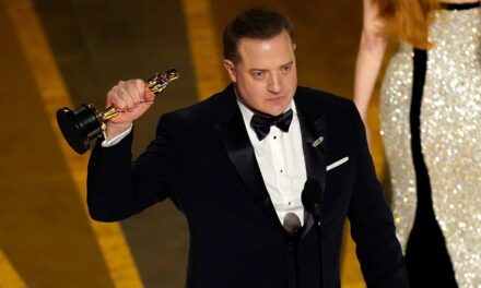 Brendan Fraser vince l’Oscar come miglior attore: “Ho iniziato 30 anni fa e le cose non sono state facili, ma ora sono qui”