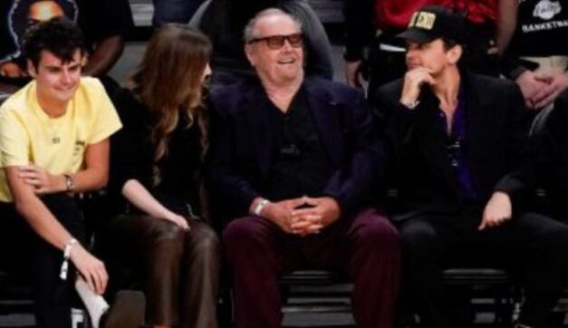 Jack Nicholson riappare di nuovo in pubblico: in prima fila alla partita di basket