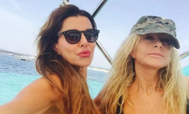 Paola Ferrari: “Con Alba Parietti ci siamo contese e scambiate alcuni uomini. Avevamo relazioni fluide”