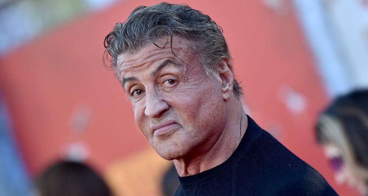 Sylvester Stallone firma per un nuovo film: sarà un veterano della Guerra Fredda nell’action comedy Never too old to die