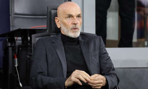 Stefano Pioli riceve il Tapiro d’Oro per la sconfitta del Milan contro l’Inter: “Quando vai in alto e cadi ti fai ancora più male”