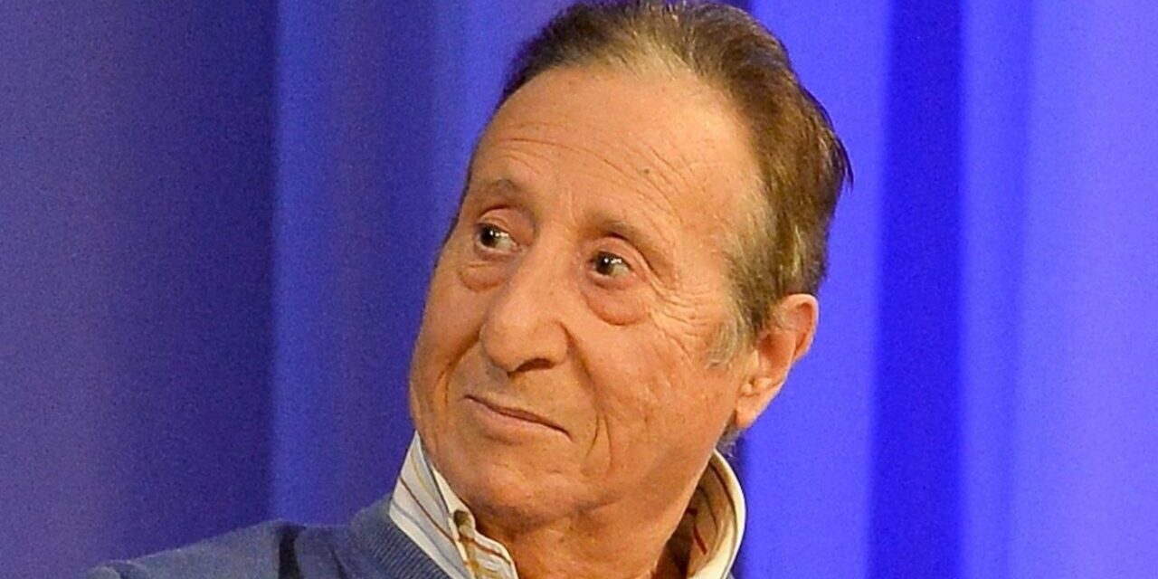 Alvaro Vitali, parla Claudio Di Napoli: “Non avrebbe mai voluto un funerale così spento, per lui sarebbe stata l’ennesima, immensa delusione”