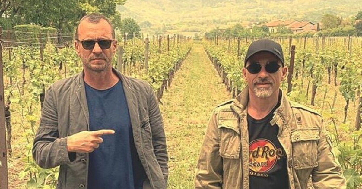 Biagio Antonacci: “Spiavo Eros Ramazzotti da una finestra di corso Porta Vittoria a Milano. Lo vedevo arrivare in Ferrari spavaldo ma umile”