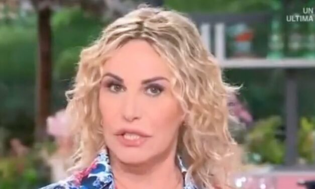 Antonella Clerici risponde all’hater: “Forse sei molto giovane ma io per dieci anni ho fatto la giornalista sportiva. E poi posso essere tifosa o devo chiedere il permesso?”