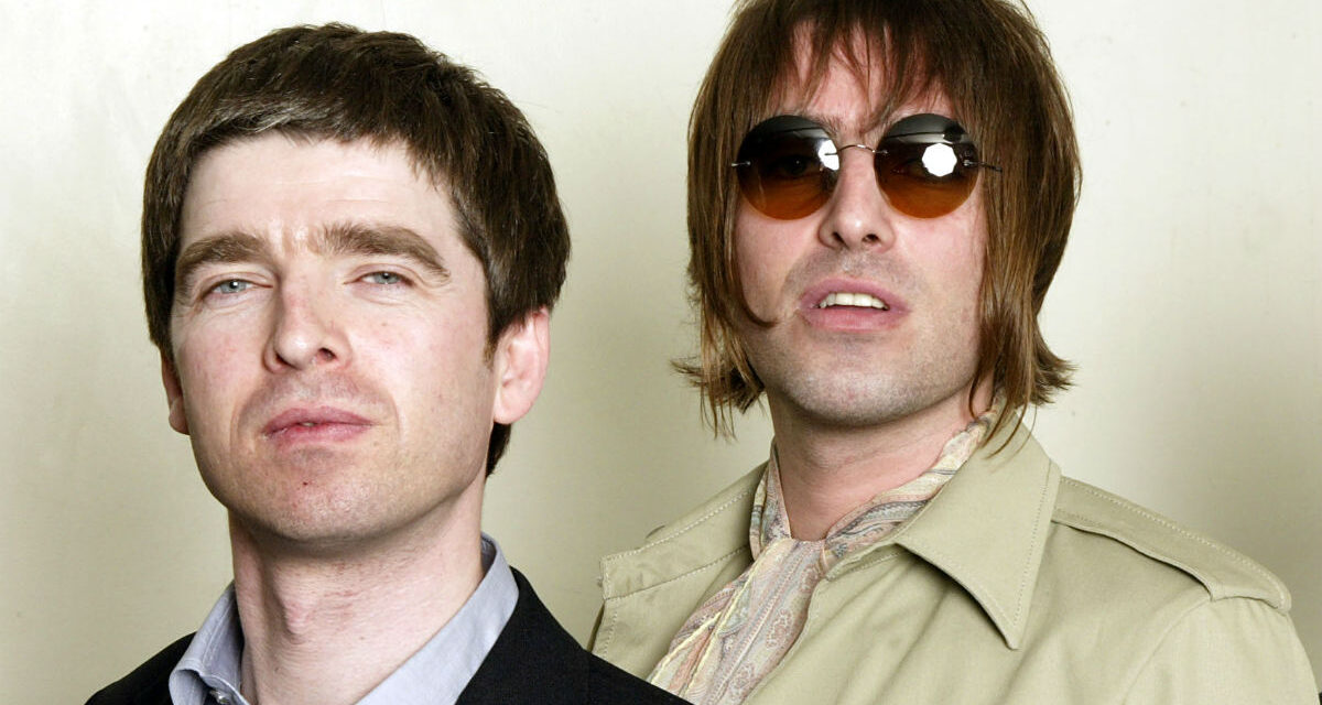 Oasis, Noel Gallagher sulla reunion col fratello: “Liam lo scrive tutti i giorni per alzare le aspettative. Dovrebbe chiamarmi ma non lo fa perchè è un codardo!”
