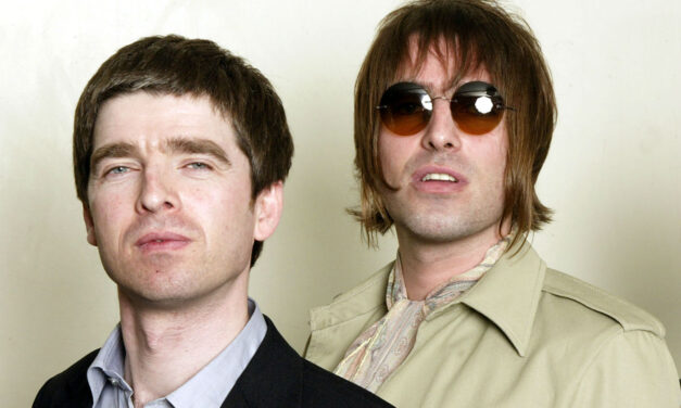 Oasis, Noel Gallagher sulla reunion col fratello: “Liam lo scrive tutti i giorni per alzare le aspettative. Dovrebbe chiamarmi ma non lo fa perchè è un codardo!”