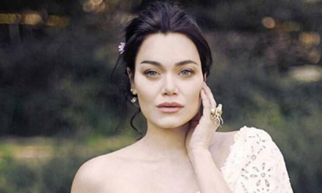 Romina Carrisi: “È una vita che ascolto ‘Felicità’ e non so ancora le parole! Mia sorella Jasmine? Per un periodo non ci siamo sentite”