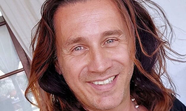 Povia: “Sanremo? Non è ancora pronto per me. Preferiscono canzoni innocue che non disturbino l’equilibrio di nessuno”