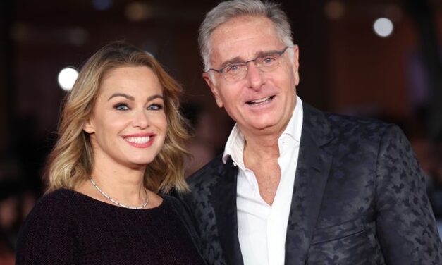 Paolo Bonolis e Sonia Bruganelli annunciano la separazione: “Ci siamo separati. Il sentimento c’è, però non è più quello che ci ha avvicinati”