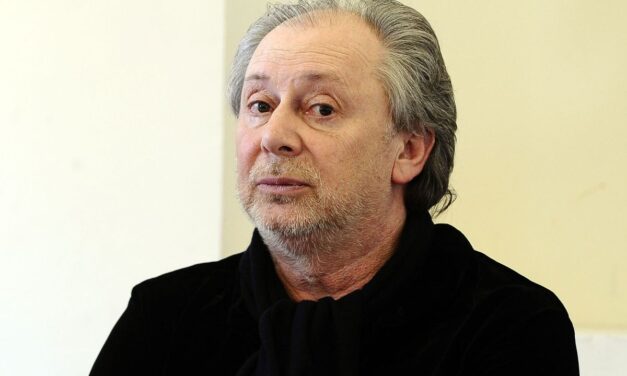 Lele Mora: “Mi sono fatto da parte perché mi devo curare. Gli amici? Tanti sono spariti, quando cadi sei come un appestato”