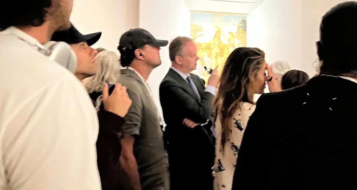 Leonardo DiCaprio e Tobey Maguire turisti a Firenze, visitano gli Uffizi