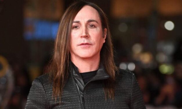 Manuel Agnelli: “I sold out? Molti di questi numeri sono gonfiati ed alcuni biglietti sono regalati. È l’apoteosi del culto del consenso a tutti i costi”