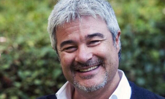 Pino Insegno: “Le polemiche dei mesi scorsi su di me? Non le ho ascoltate. Accetto le critiche, quelle sì, possono anche essere costruttive”