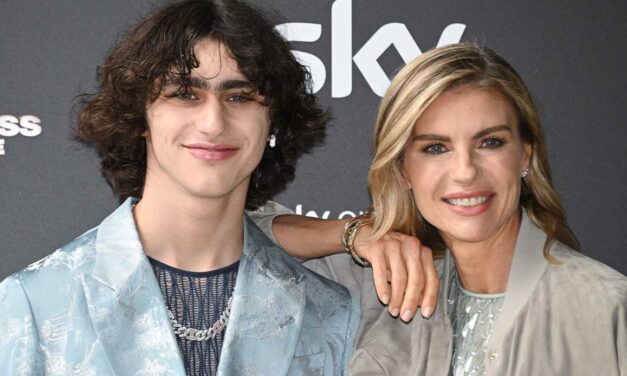Martina Colombari: “Le vicende di mio figlio sono state strumentalizzate in maniera schifosa. Mi hanno additata come la mamma sbagliata”