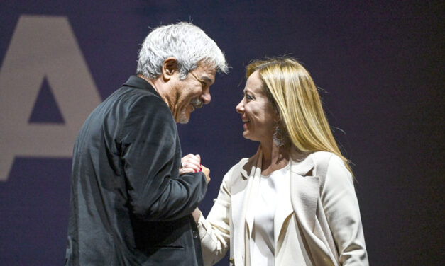 Pino Insegno: “Io odiato perché approvo la Meloni. Non so nuotare in questo mare di mer**”