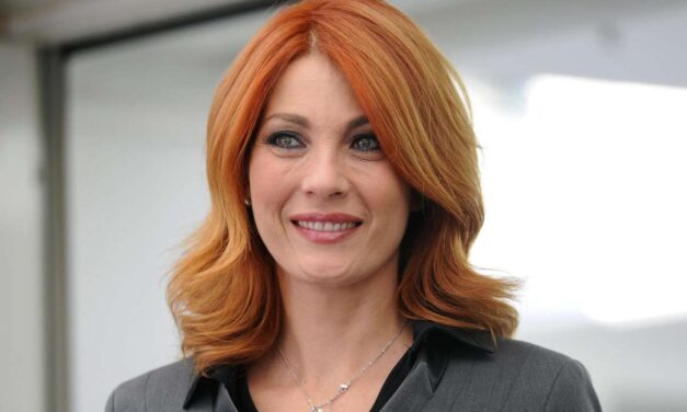 Milena Miconi: «Rifiutai Baywatch, dopo diventai la primadonna del Bagaglino. Pingitore mi presentò così: “Non sa ballare, non sa cantare, eppure piacerà alle donne”»