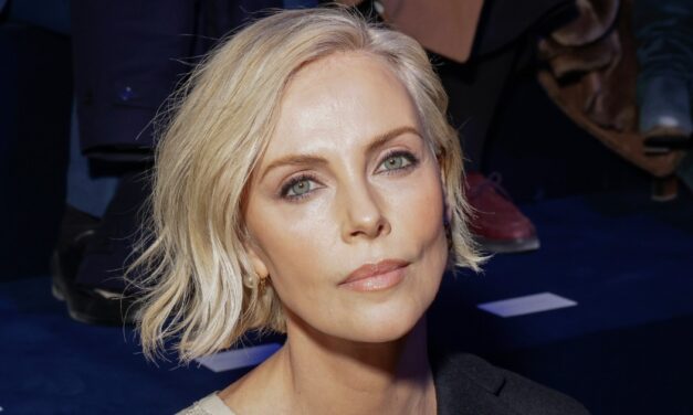 Charlize Theron: “Più che la faccia, vorrei avere il mio corpo da 25enne in modo da potermi buttare in una scena d’azione senza farmi male”