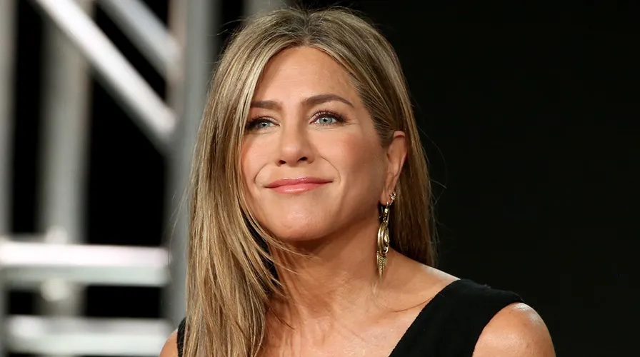 Jennifer Aniston condanna la cancel culture: “Weinstein? Mi venne a parlare nella roulotte. Ricordo di aver voluto qualcuno con me”