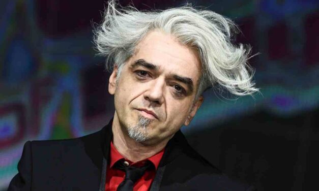 Morgan rischia 9 mesi di carcere per gli insulti ai poliziotti durante lo sfratto: “Ho reagito con rabbia e dolore, era un momento difficile”