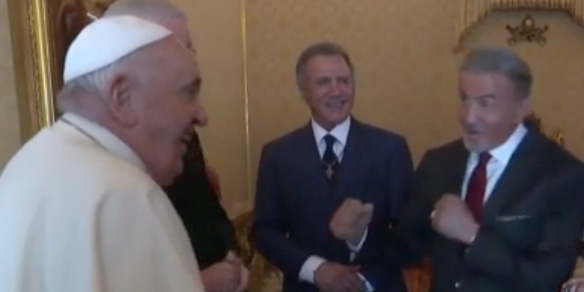 Il Papa riceve Sylvester Stallone: “Siamo cresciuti con i tuoi film” e lui “Pronto per boxare”?