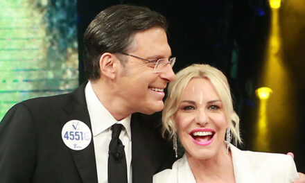 Antonella Clerici: “Fabrizio Frizzi? La sua scomparsa ha cambiato il mio modo di vivere. Quando ero incinta mi sostituirono, ma io volli fortemente tornare alla Prova del cuoco”