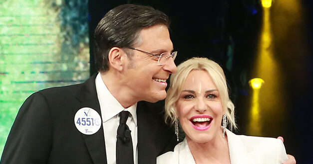 Antonella Clerici ricorda commossa Fabrizio Frizzi: “Sua figlia Stella è la sua degna erede. Spero di esserci ancora quando lei debutterà”