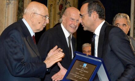 Carlo Conti ricorda Napolitano: “Il nostro ricordo da italiani va a un grande italiano”