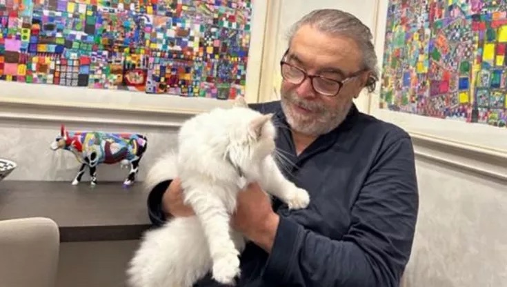 Nino Frassica perde il gatto a Spoleto, la città si mobilità: “Il mio gatto Hiro non si trova, suo fratello Cookie non mangia da giorni e piange”