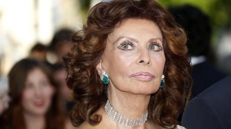 Sophia Loren, dopo l’intervento all’anca: “Sto meglio devo solo fare riabilitazione e prendermi un periodo di riposo”