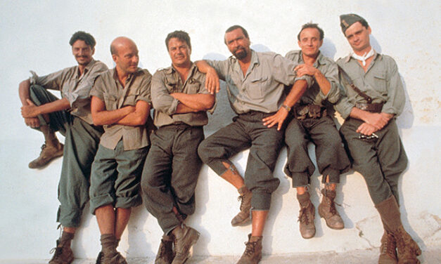 Mediterraneo, Bisio: “Non avevamo un televisore per vedere Italia 90. Abbiamo fatto una colletta e mandato uno a Rodi, otto ore di traghetto, per comprarne uno in bianco e nero”